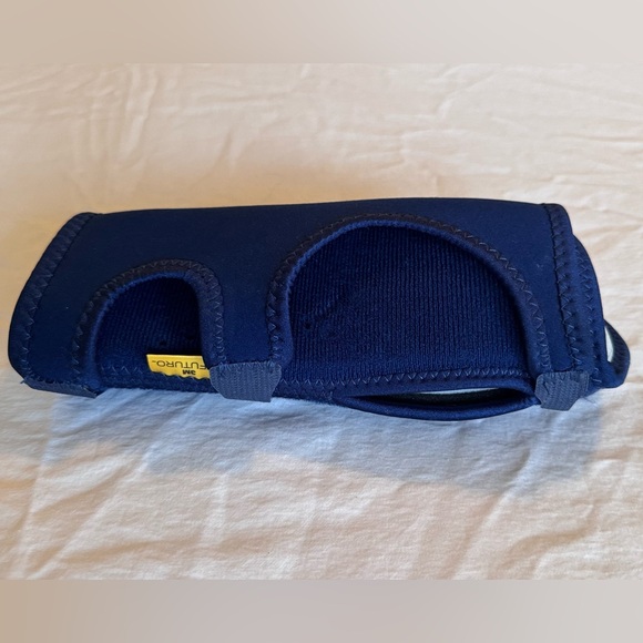 FUTURO Night Wrist Sleep Support Sleeping Brace for Carpal Tunnel & Sprain - Picture 6 of 16